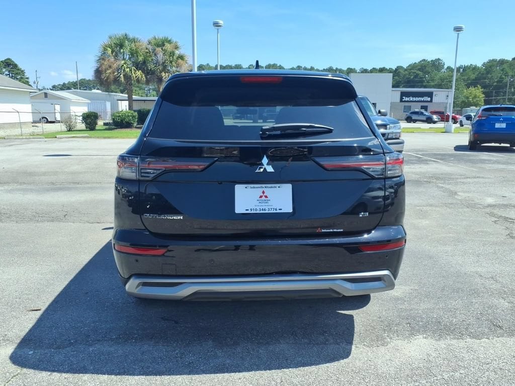 Used 2025 Mitsubishi Outlander SE SUV