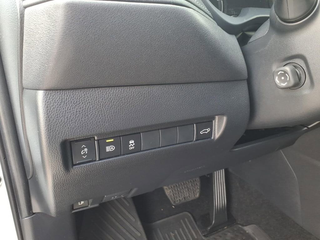 2023 Toyota Venza LE - Photo 19