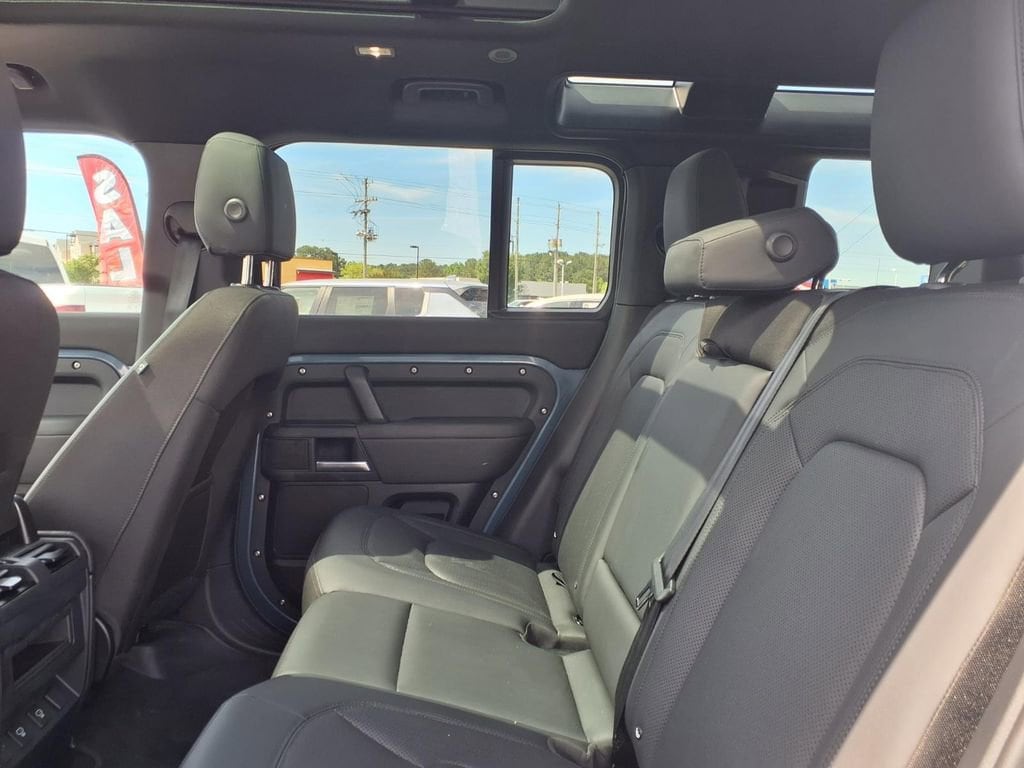 2025 Land Rover Defender S - Photo 11