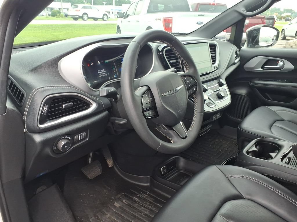 2024 Chrysler Pacifica PHEV Select - Photo 15