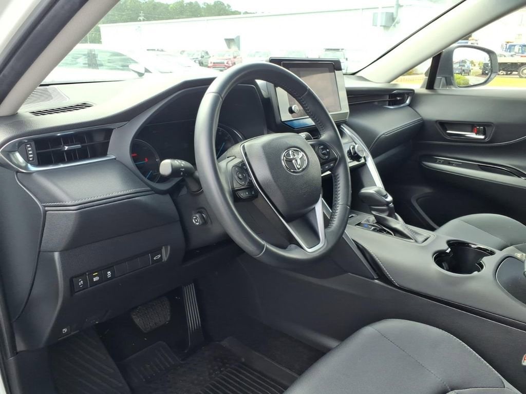 2023 Toyota Venza LE - Photo 18