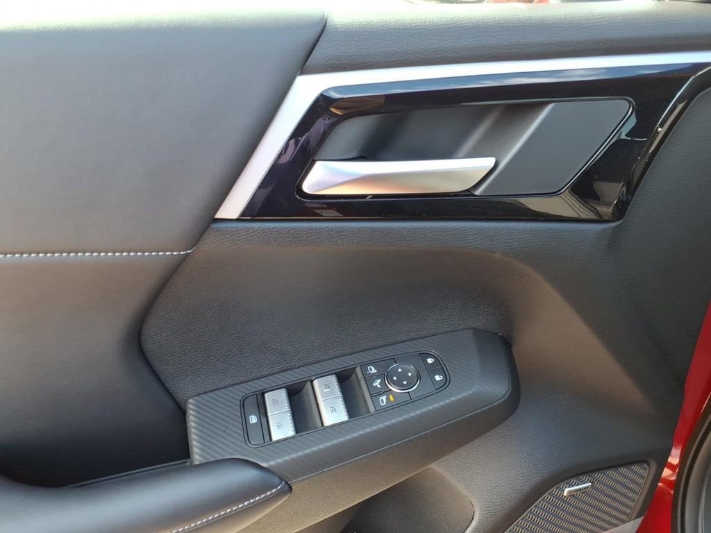 2026 Mitsubishi Outlander SE - Photo 11