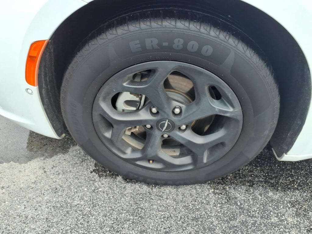 2024 Chrysler Pacifica PHEV Select - Photo 6