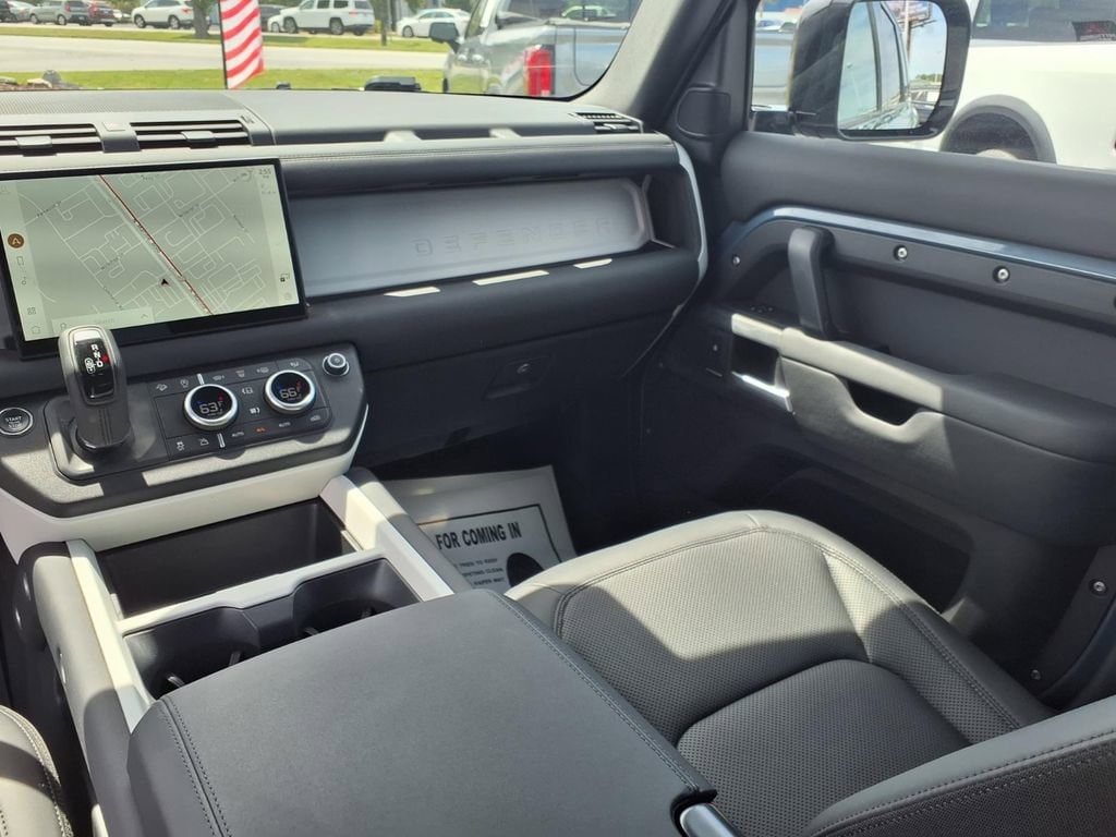 2025 Land Rover Defender S - Photo 15