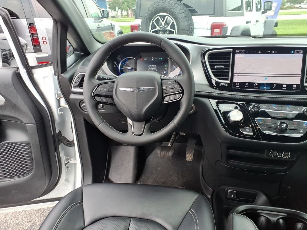 2024 Chrysler Pacifica PHEV Select - Photo 13