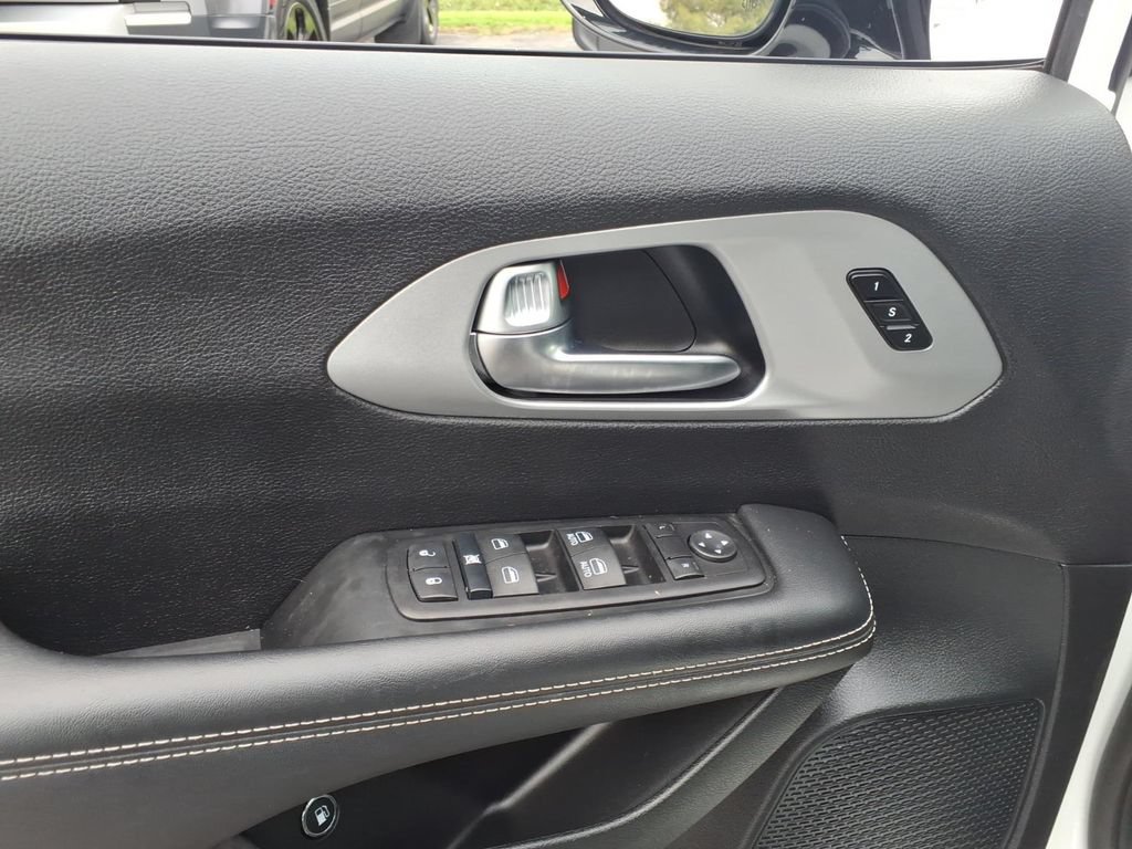 2024 Chrysler Pacifica PHEV Select - Photo 14