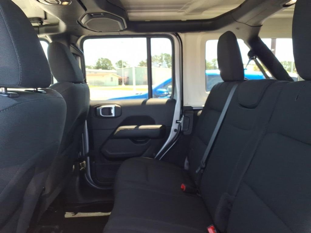 2020 Jeep Wrangler Unlimited Sahara - Photo 9