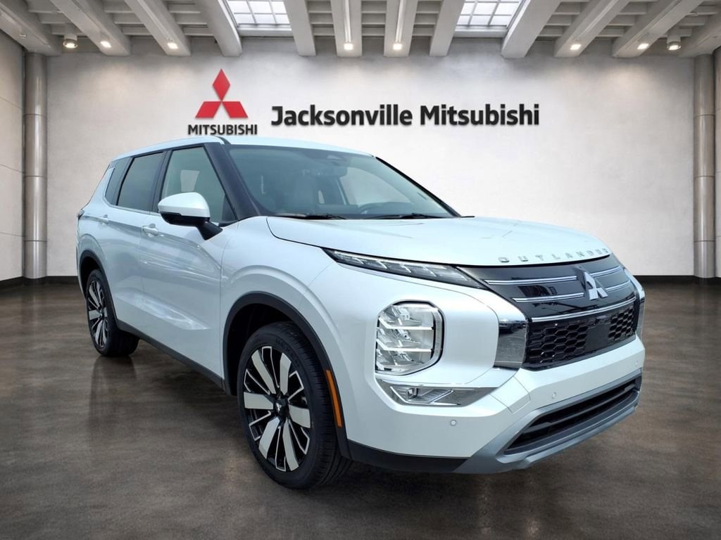 2026 Mitsubishi Outlander SE FWD's photo