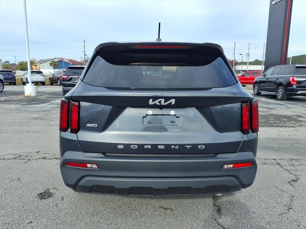 Used 2022 Kia Sorento LX SUV