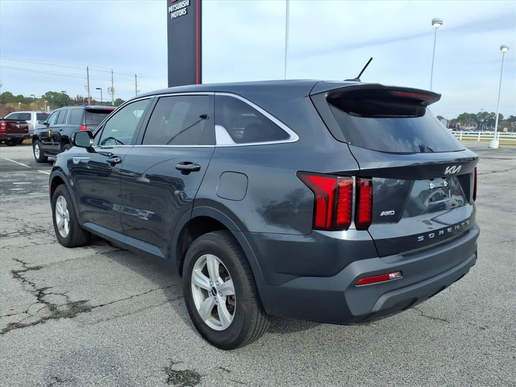 Used 2022 Kia Sorento LX SUV