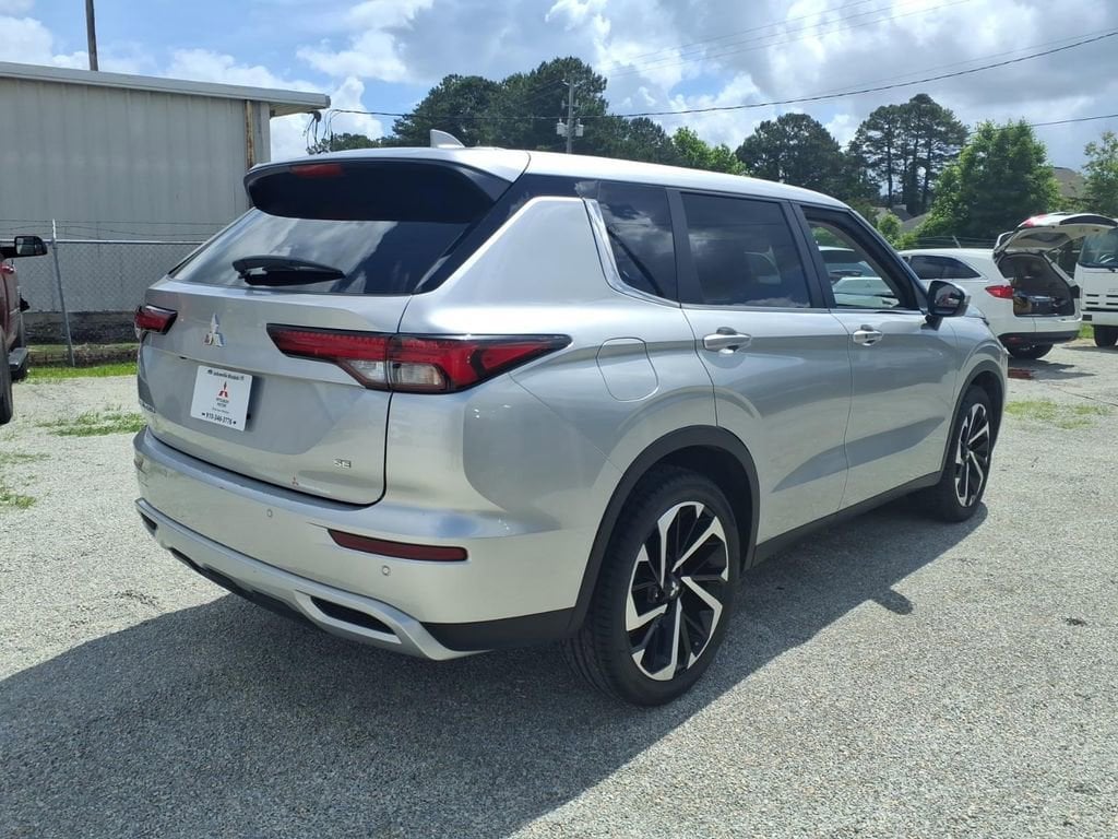 Used 2024 Mitsubishi Outlander SE SUV