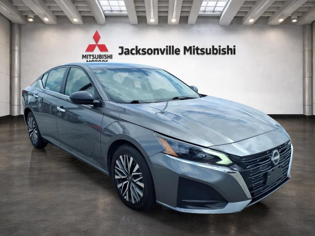 Used 2025 Nissan Altima SV Sedan