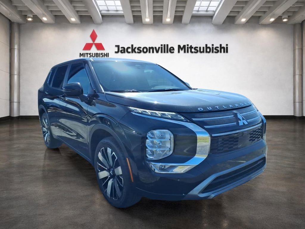 2026 Mitsubishi Outlander SE FWD's photo