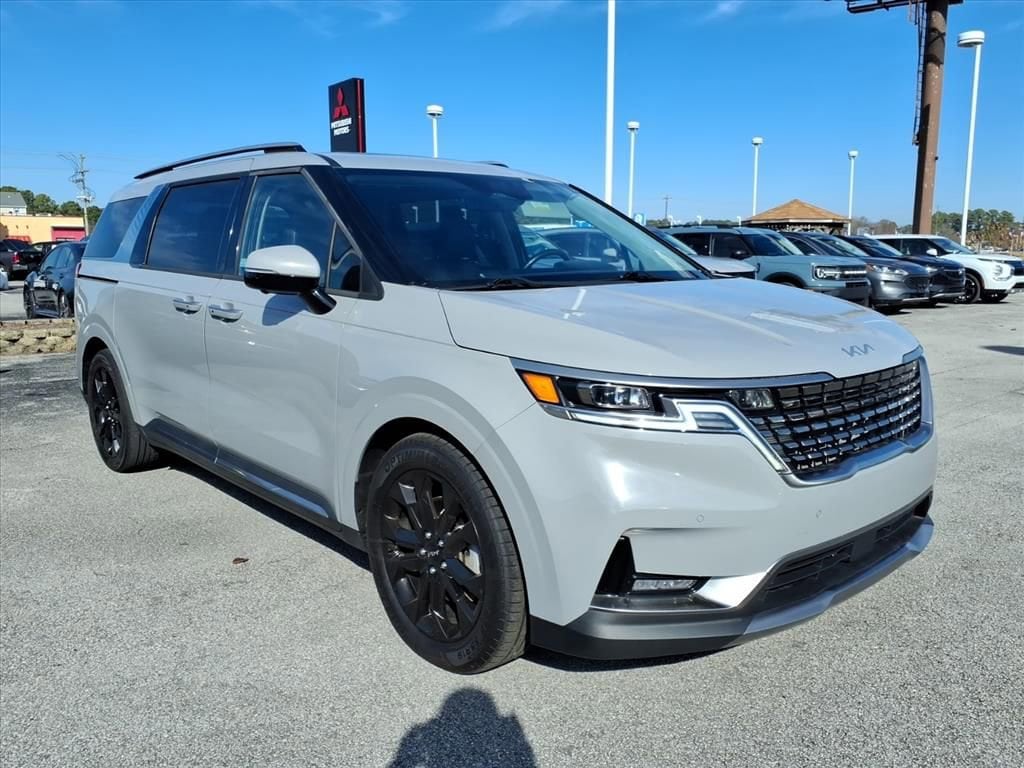 2023 Kia Carnival SX Prestige's photo