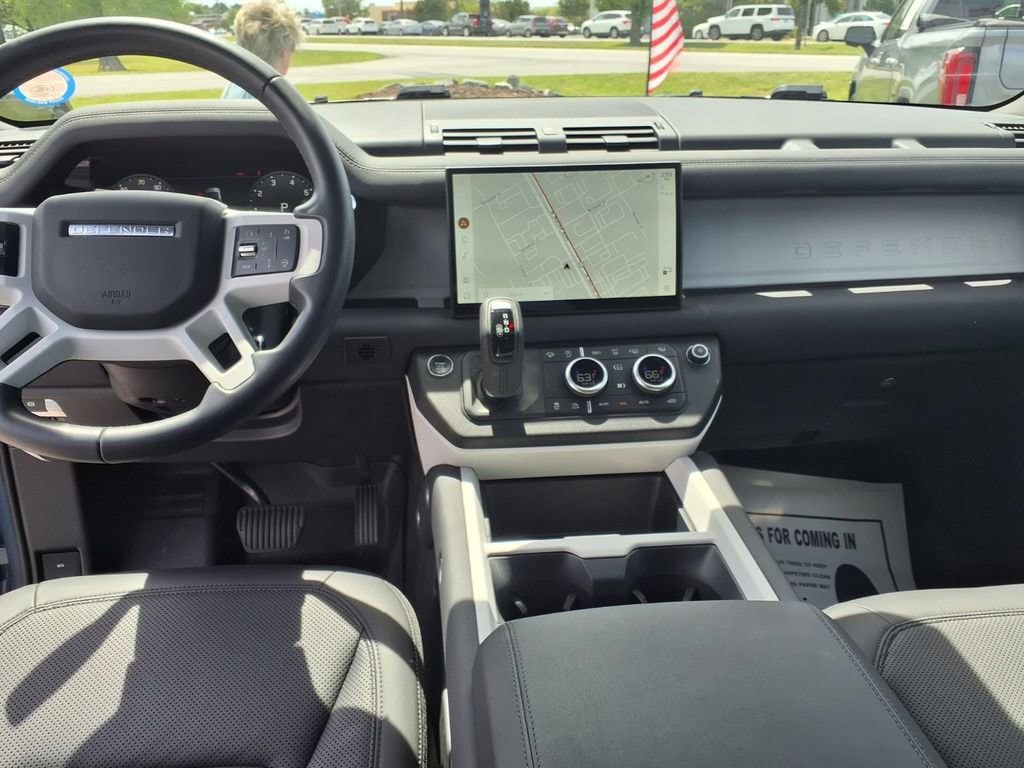 2025 Land Rover Defender S - Photo 14
