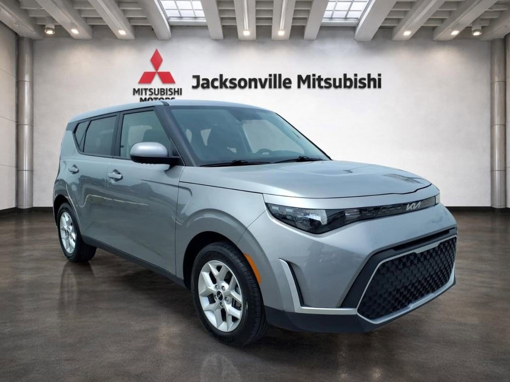 Used 2025 Kia Soul LX Hatchback