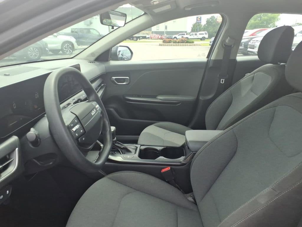 2025 Kia K4 LXS - Photo 7