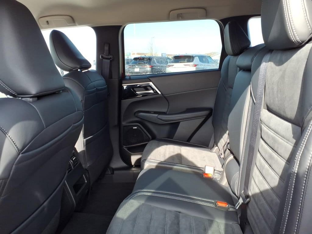 2026 Mitsubishi Outlander SE - Photo 6