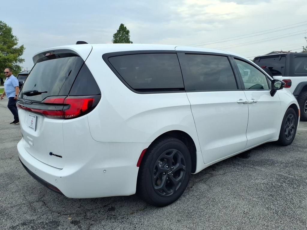 Certified 2024 Chrysler Pacifica Plug-In Hybrid Select Van Passenger Van