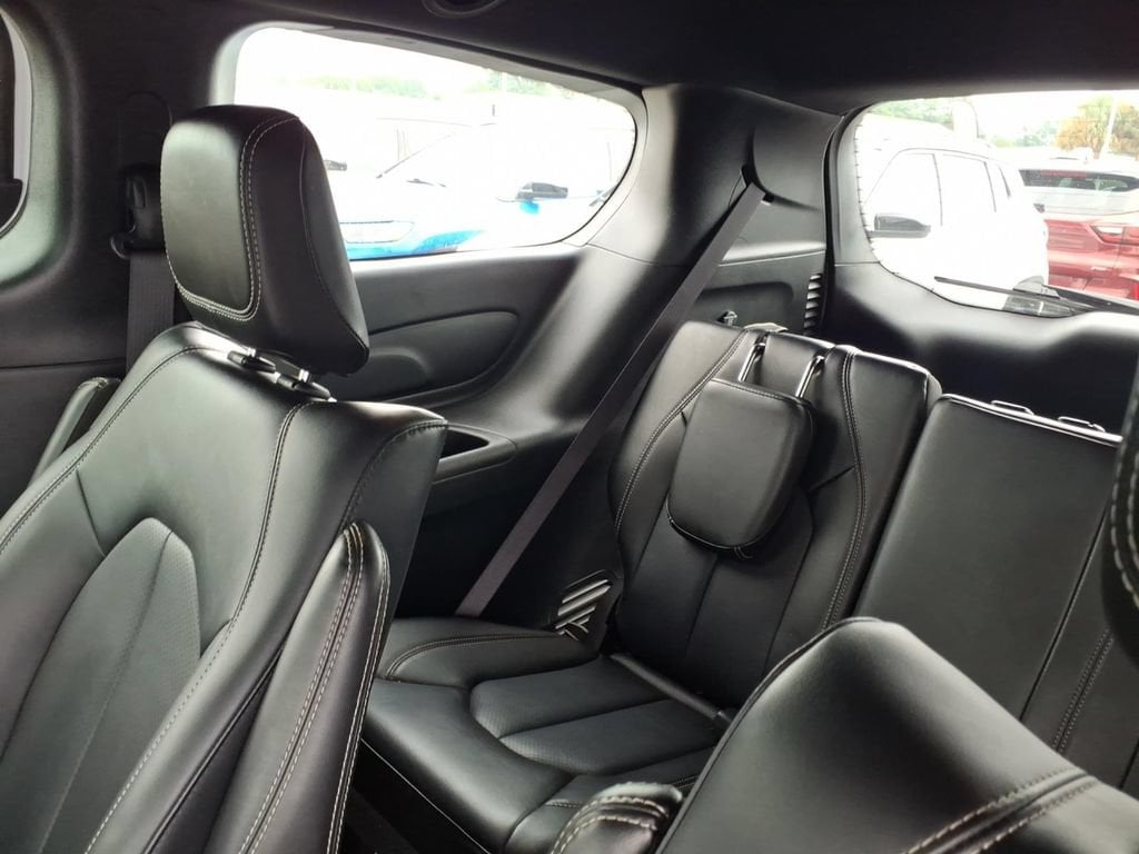 2024 Chrysler Pacifica PHEV Select - Photo 9