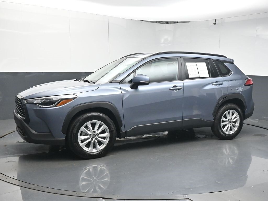 2023 Toyota Corolla Cross LE photo 3