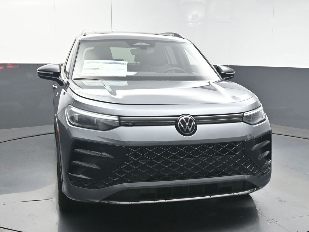 2026 Volkswagen Tiguan SE R-Line Black photo 2