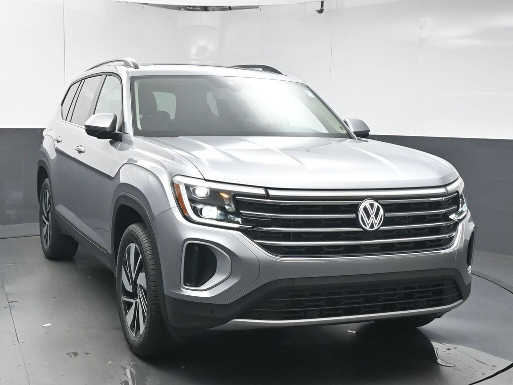 2026 Volkswagen Atlas SE photo 2