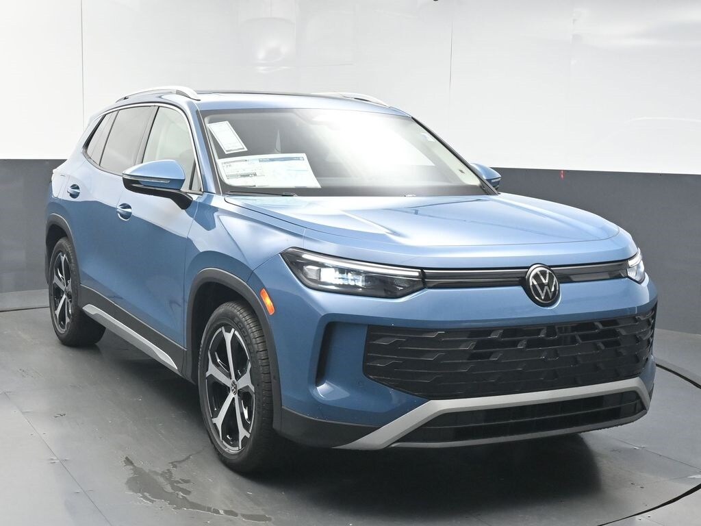 2026 Volkswagen Tiguan SE photo 2