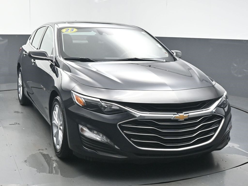 2023 Chevrolet Malibu 1LT photo 2