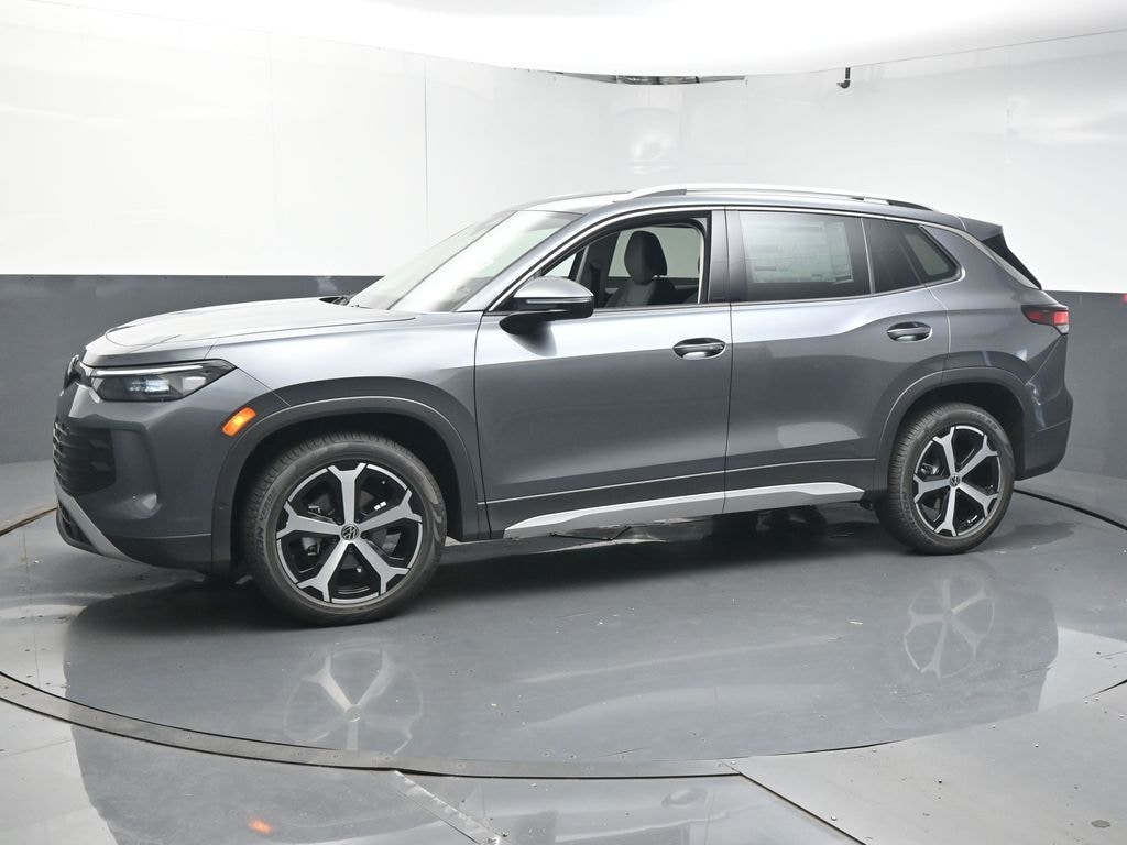 Used 2025 Volkswagen Tiguan 2.0T SE SUV