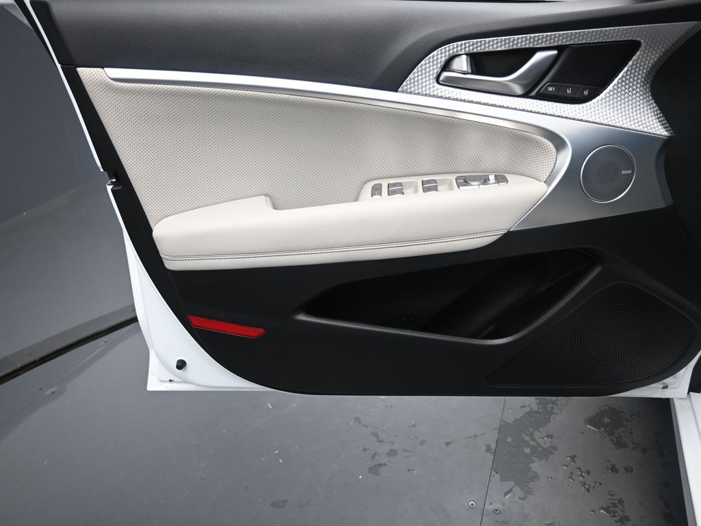 2023 GENESIS G70 Standard - Photo 20