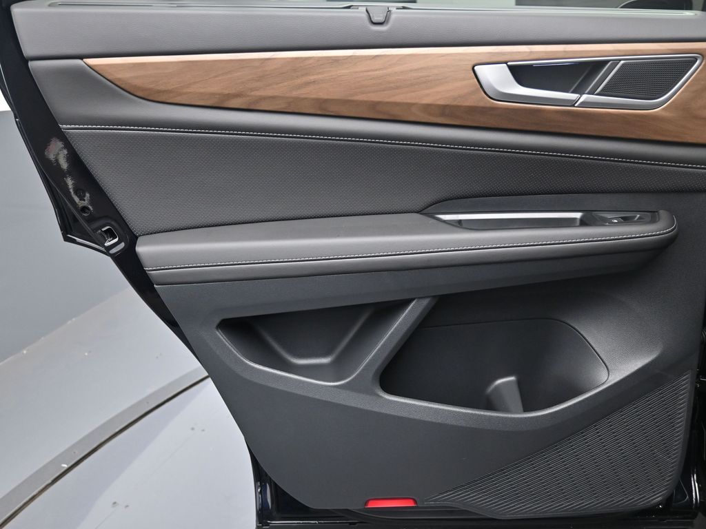 2026 Volkswagen Atlas SE w/Tech - Photo 23