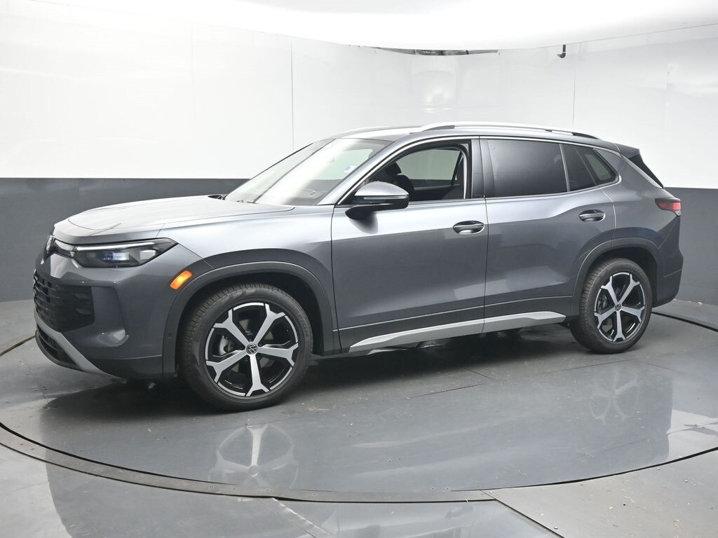 2026 Volkswagen Tiguan SE photo 4