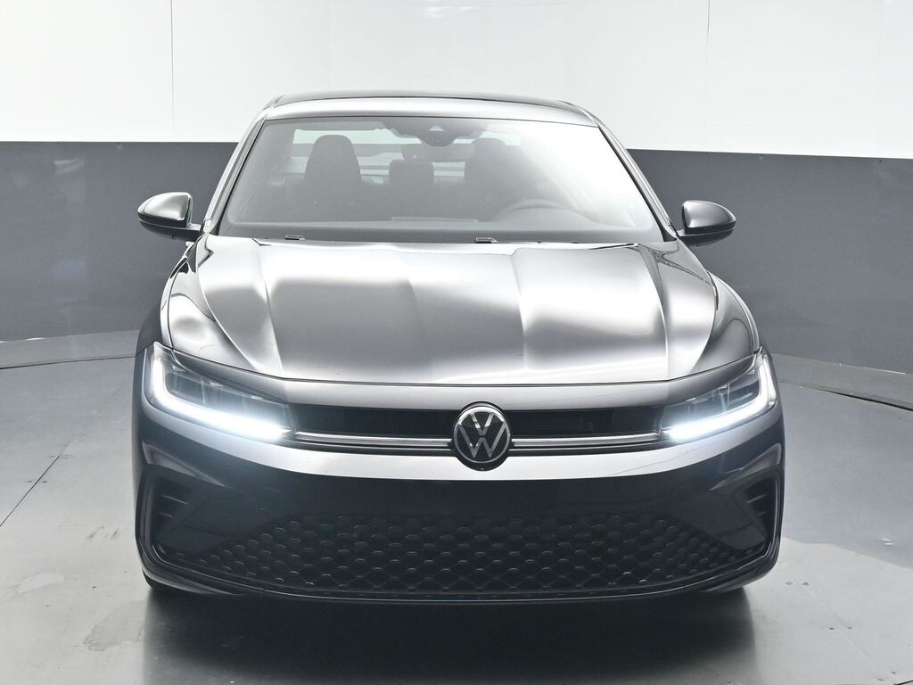 2026 Volkswagen Jetta 1.5T Sport photo 2