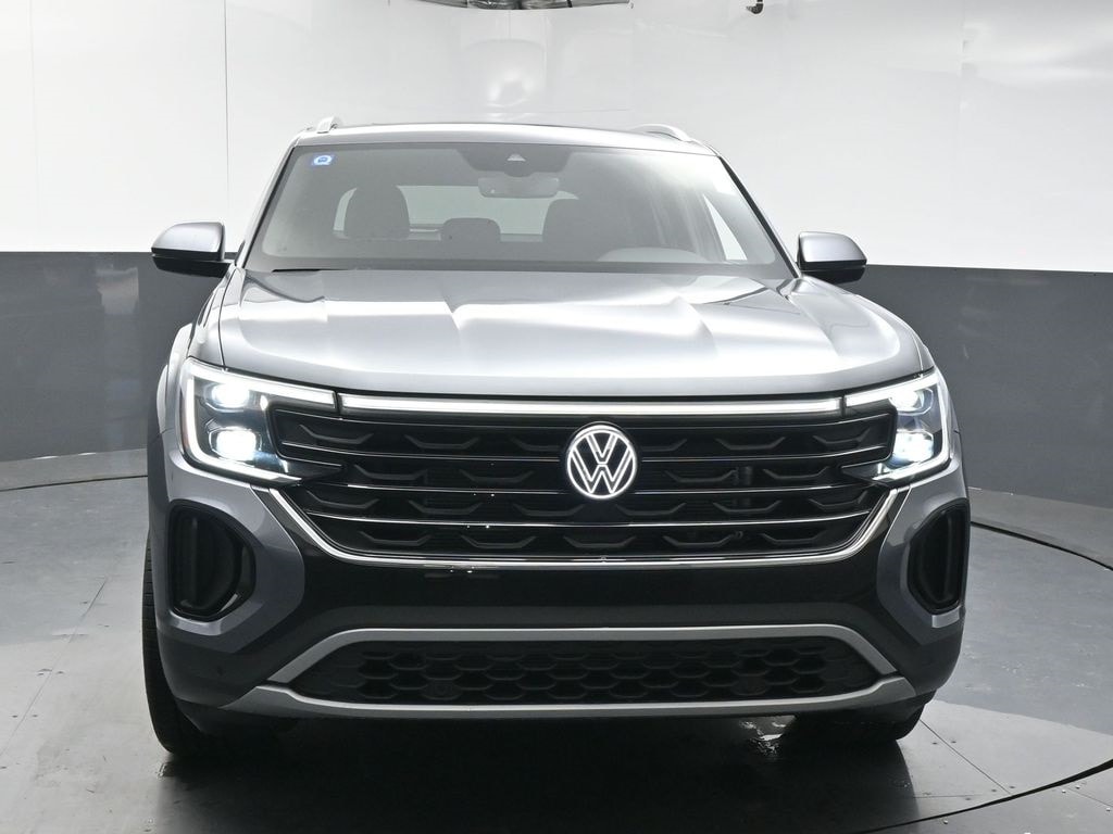 New 2025 Volkswagen Atlas Cross Sport 2.0T SE w/Technology SUV