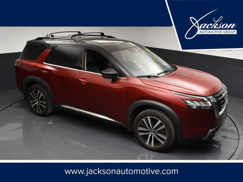 2024 Nissan Pathfinder Platinum 2WD's photo