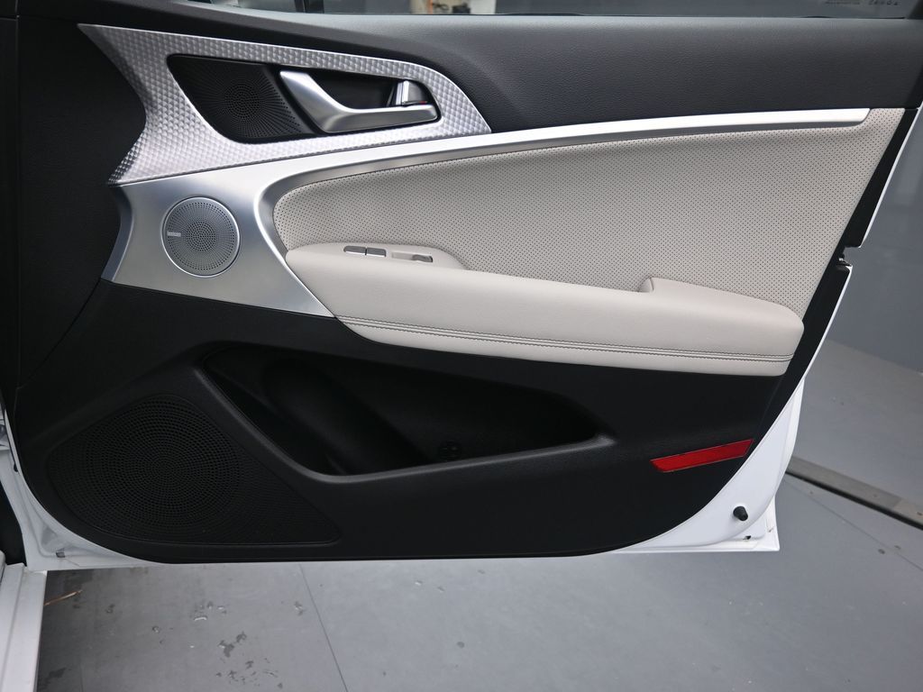 2023 GENESIS G70 Standard - Photo 28