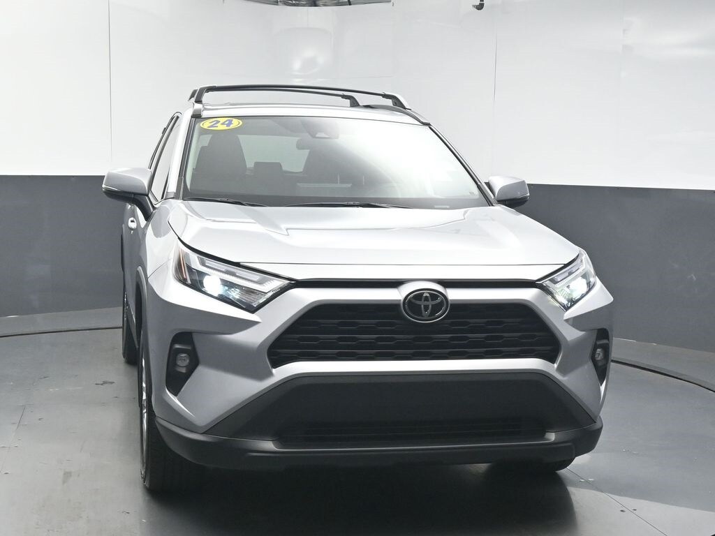 2024 Toyota RAV4 XLE Premium photo 3