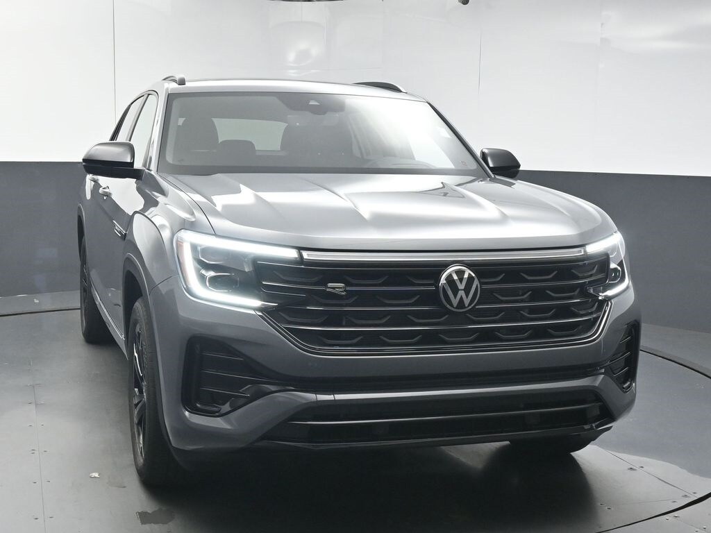 2026 Volkswagen Atlas Cross Sport SEL R-Line photo 2