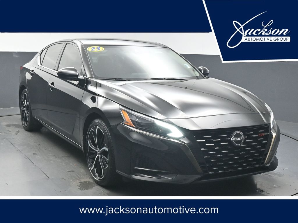 2023 Nissan Altima SR