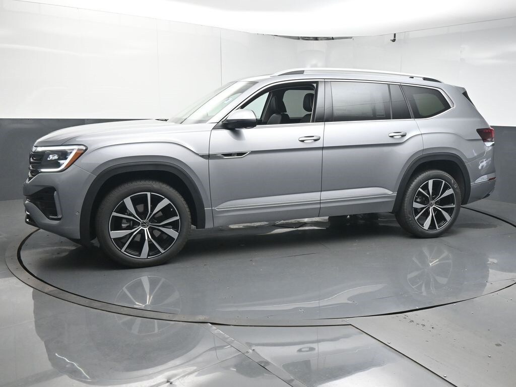 2026 Volkswagen Atlas SEL Premium R-Line photo 2