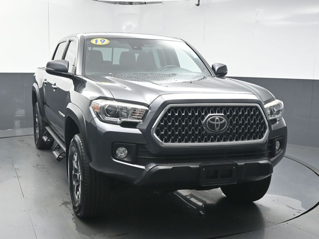2019 Toyota Tacoma TRD V6 4x4 photo 2