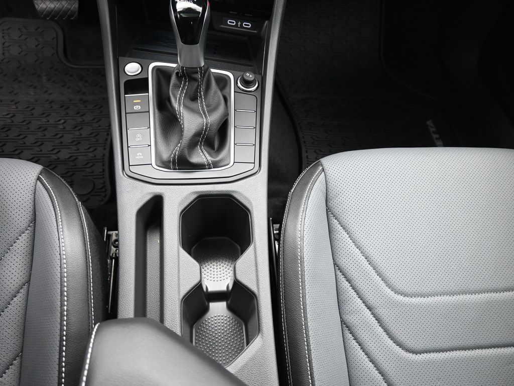 2026 Volkswagen Jetta SEL - Photo 14