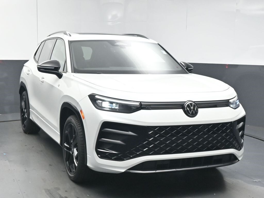 2025 Volkswagen Tiguan SE R-Line Black photo 2