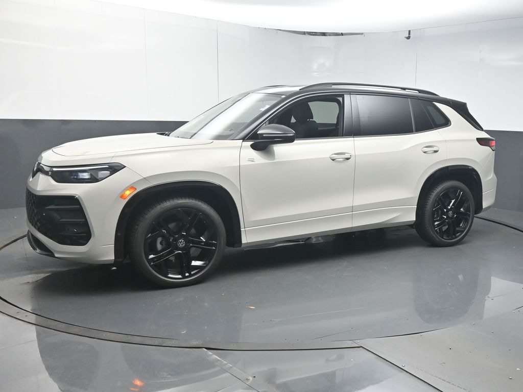 New 2026 Volkswagen Tiguan 2.0T SE R-Line Black SUV
