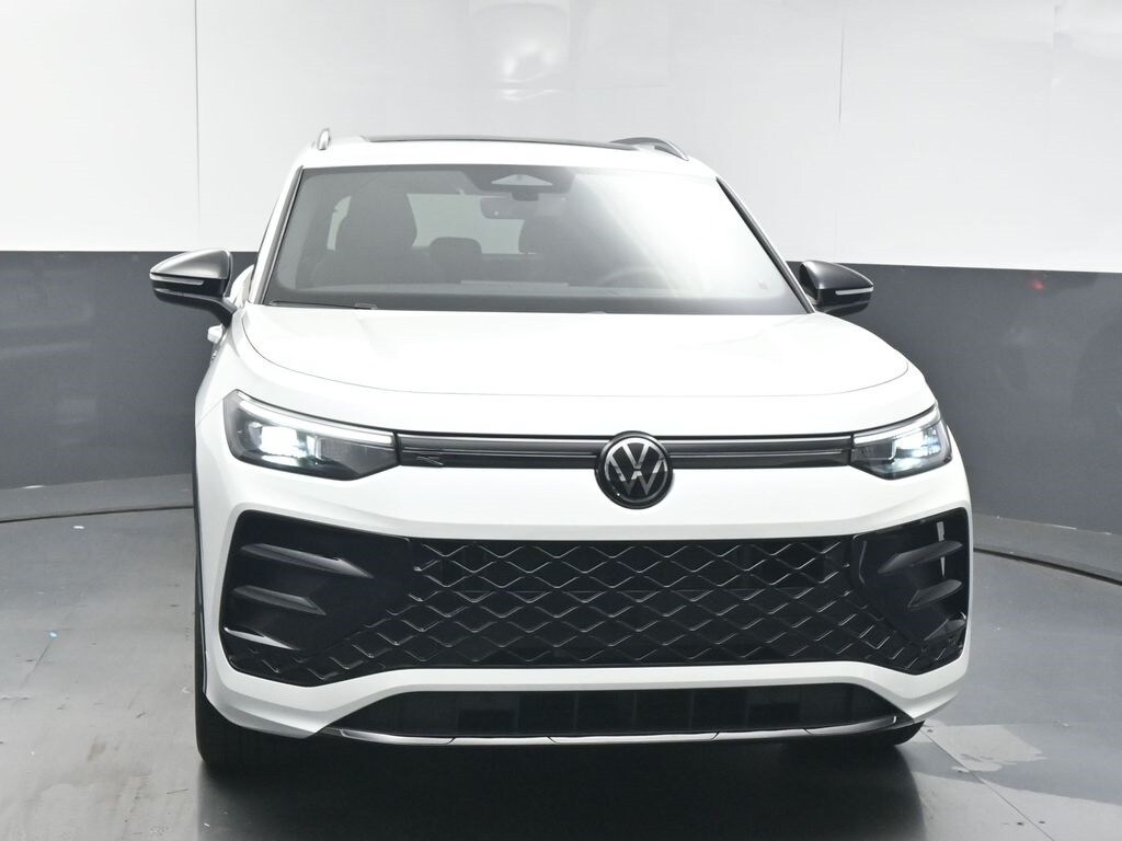 2025 Volkswagen Tiguan SE R-Line Black photo 3