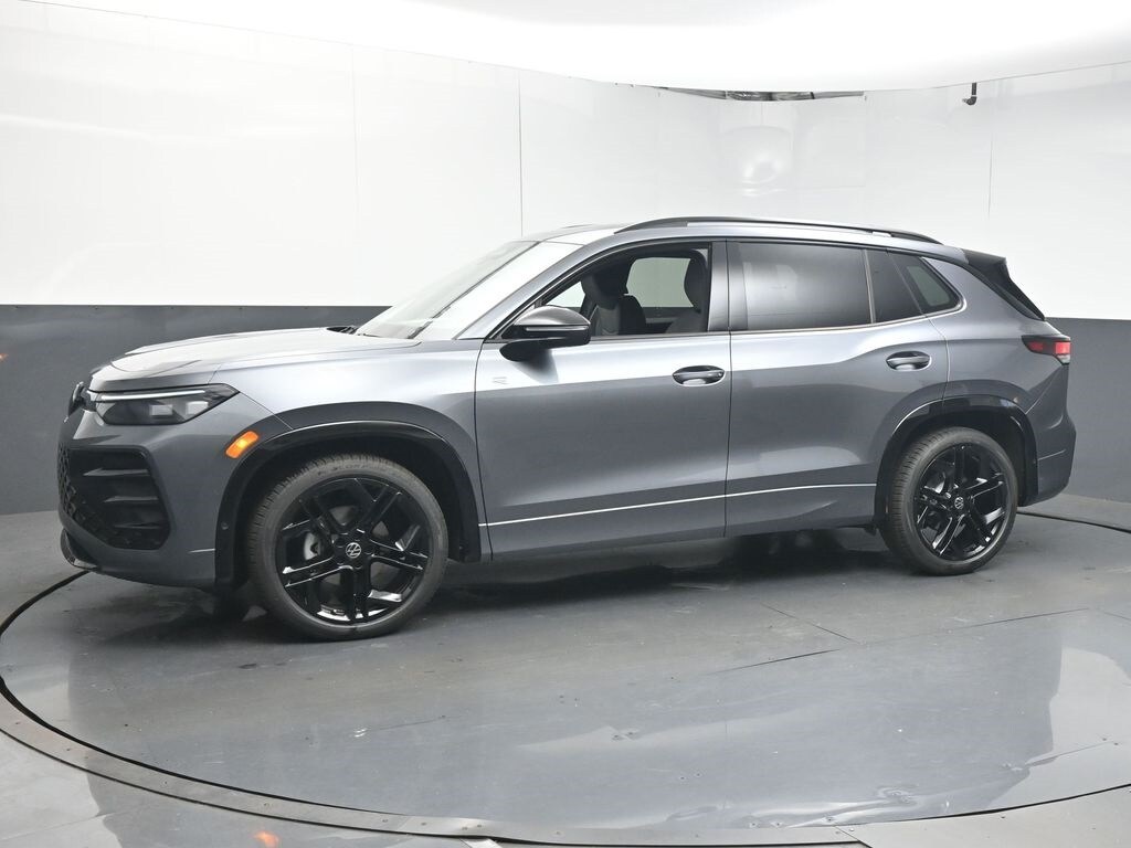 2026 Volkswagen Tiguan SE R-Line Black photo 4