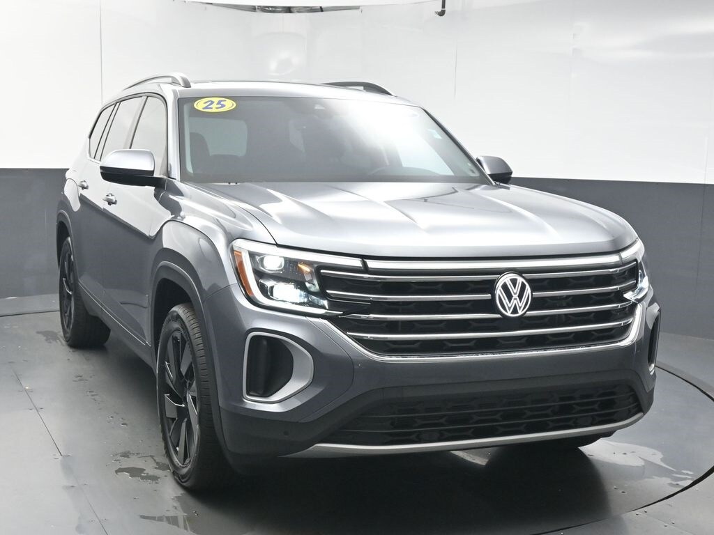 2025 Volkswagen Atlas SE Technology photo 2