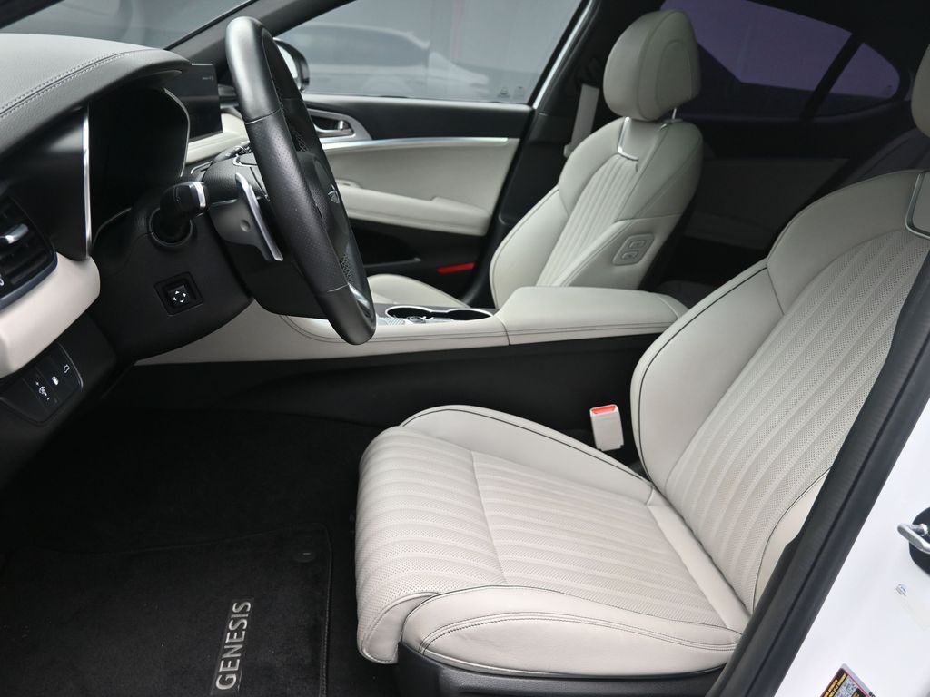 2023 GENESIS G70 Standard - Photo 18