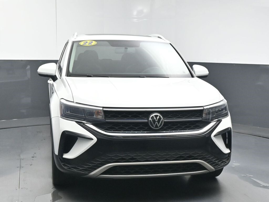 2022 Volkswagen Taos SE photo 2